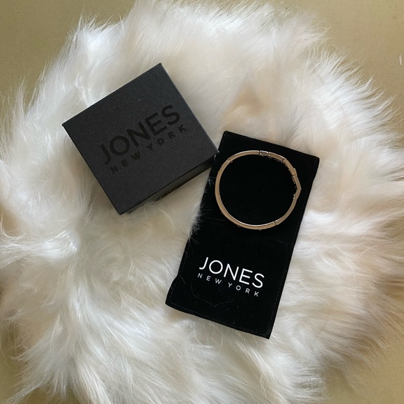 EUC jones New York ladies metal silver/crystal bracelet bangle clasp 5 stones - Picture 4 of 5